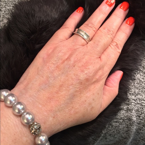 Pearls & Crystals (faux) Necklace 18” & Bracelet - Picture 3 of 8